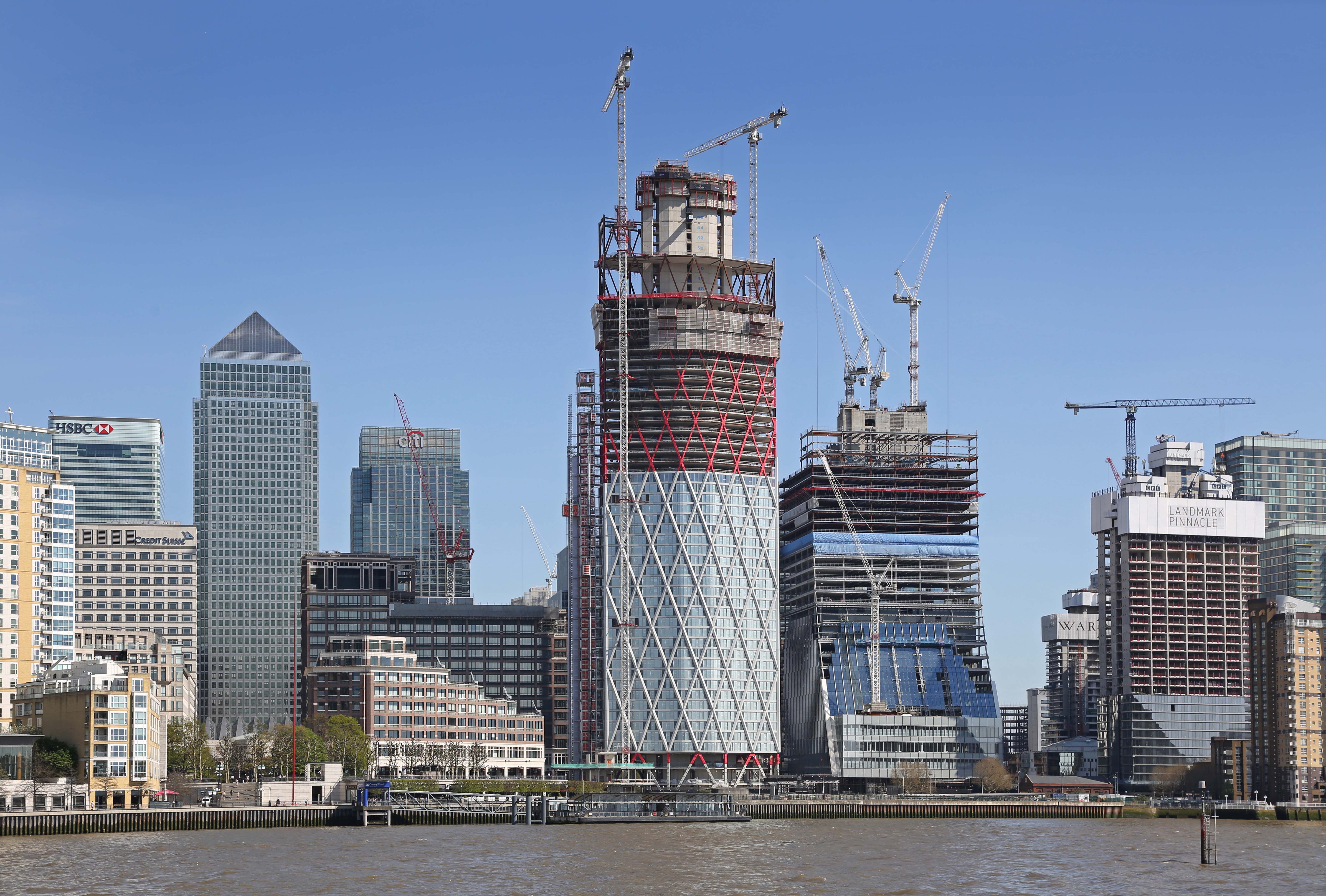 Canary Wharf&#039;s first high-rise residential building