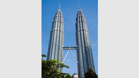 <p>The ACS Self-Climbing System ensures smooth construction progress during the building of the then highest building in the world with 452 m in Kuala Lumpur, Malaysia.</p><br/>